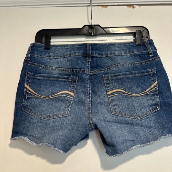 SO Shortie Denim Shorts Sz: 9 Cutoff Raw Hem. 5 Pocket. Stretch. Dark Wash. - Picture 2 of 13
